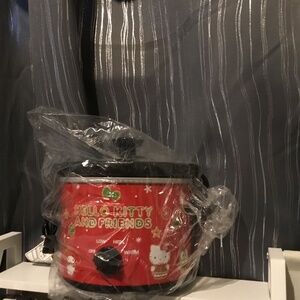 Hello Kitty slow cooker